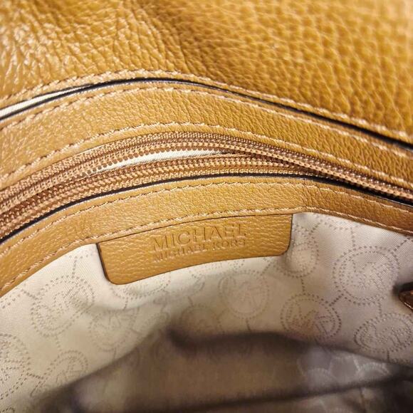 Michael Kors Bedford Handbag Purse Tassel Crossbody Tan Pebble Leather Gold - Picture 14 of 16